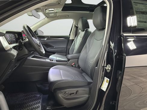 New 2026 Volkswagen Tiguan SE AWD/4WD image 16