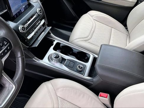 Used 2020 Ford Explorer Platinum w/ Premium Technology Package AWD/4WD image 14