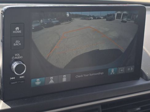Used 2024 Honda Pilot Touring image 7