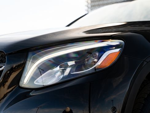 Used 2019 Mercedes-Benz GLC 300 4MATIC image 36