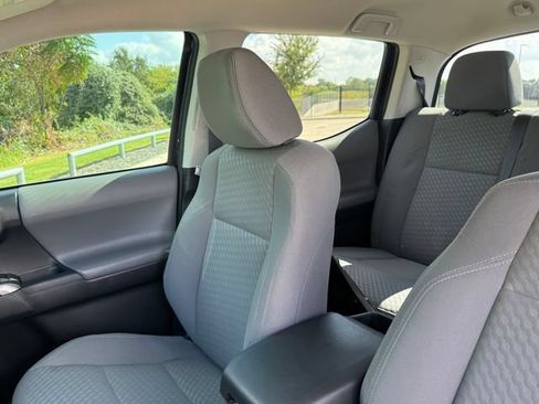 Used 2020 Toyota Tacoma SR5 RWD image 11
