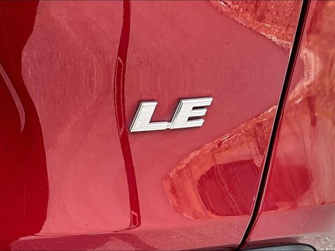 Used 2019 Toyota RAV4 LE FWD image 10