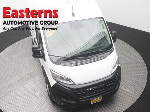 Used 2023 RAM ProMaster 2500 w/ Convenience Group FWD image 3