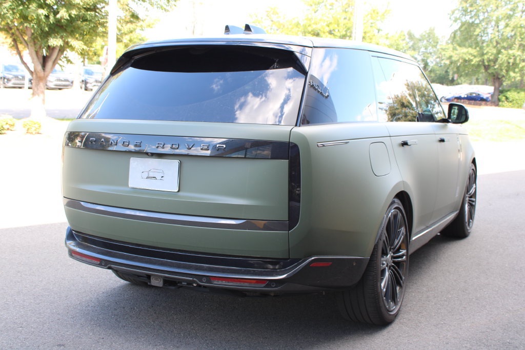 Used 2025 Land Rover Range Rover SE AWD/4WD image 3