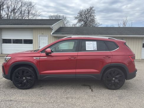 Used 2024 Volkswagen Taos SE AWD/4WD image 8