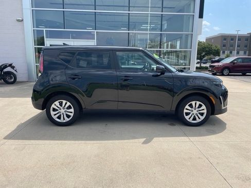 Used 2025 Kia Soul LX FWD image 4