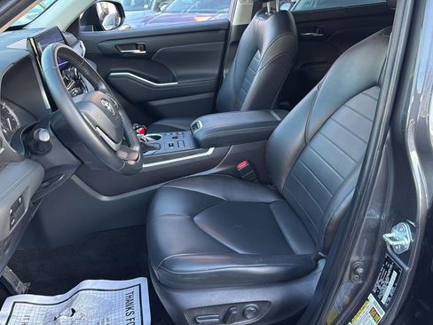 Used 2023 Toyota Highlander XLE image 13