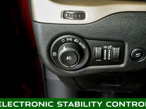 Used 2015 Jeep Cherokee Limited w/ Luxury Group image 27