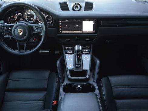 Certified 2022 Porsche Cayenne Turbo GT image 12