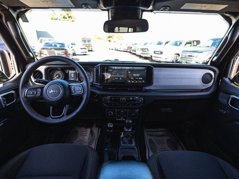 Used 2024 Jeep Gladiator Sport AWD/4WD image 27