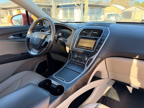 Used 2019 Lincoln Nautilus Reserve image 25