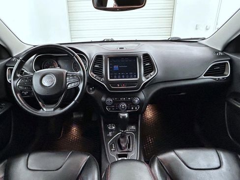 Used 2019 Jeep Cherokee Trailhawk w/ Comfort/Convenience Group image 13