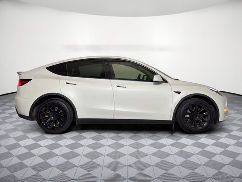 Used 2022 Tesla Model Y Long Range AWD/4WD image 8