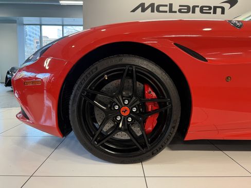 Used 2016 Ferrari California T image 19