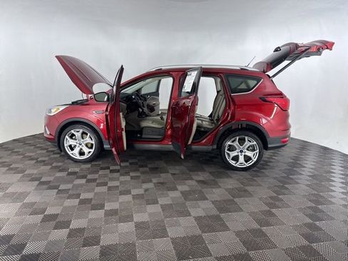Used 2019 Ford Escape Titanium image 9