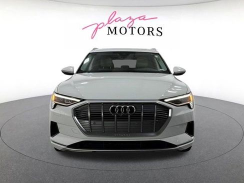 Used 2023 Audi e-tron Premium Plus w/ Premium Plus Package AWD/4WD image 2