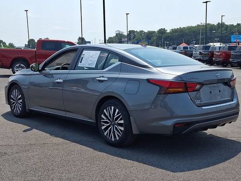 Used 2023 Nissan Altima 2.5 SV FWD image 7