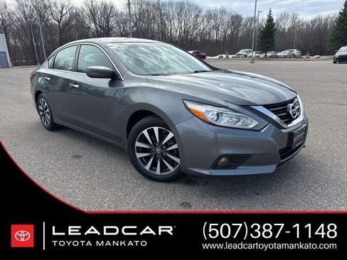 Used 2017 Nissan Altima 2.5 SV image 1