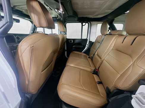 Used 2023 Jeep Wrangler Sahara image 27