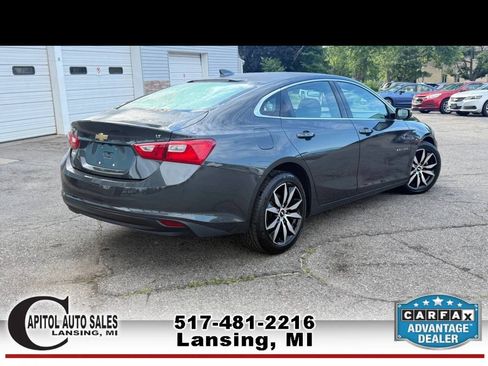 Used 2017 Chevrolet Malibu LT w/ Leather Package FWD image 8