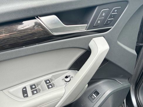 Used 2019 Audi Q5 Prestige w/ Prestige Package image 24