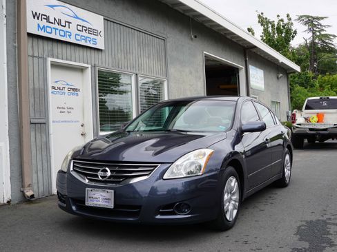 Used 2010 Nissan Altima 2.5 FWD image 1