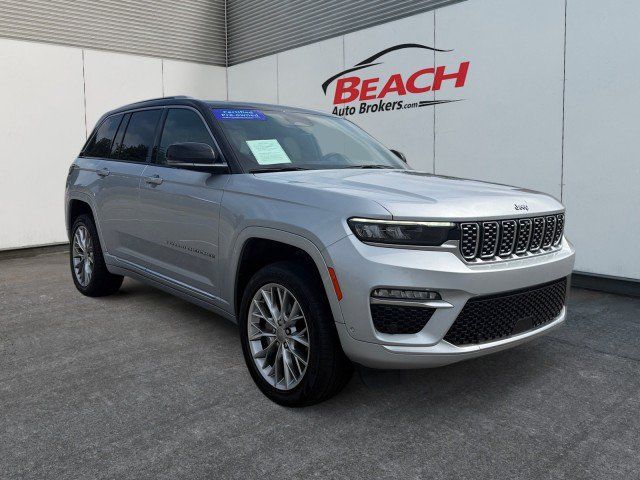 Used 2022 Jeep Grand Cherokee Summit AWD/4WD image 3