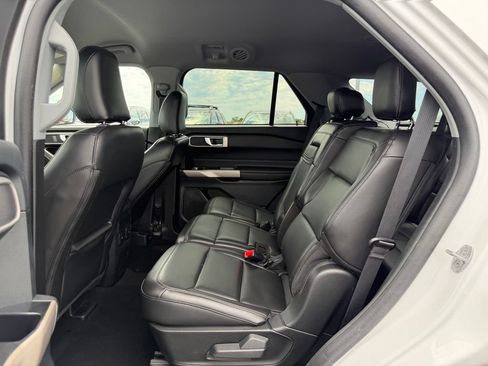 Used 2023 Ford Explorer XLT w/ Equipment Group 202A AWD/4WD image 15