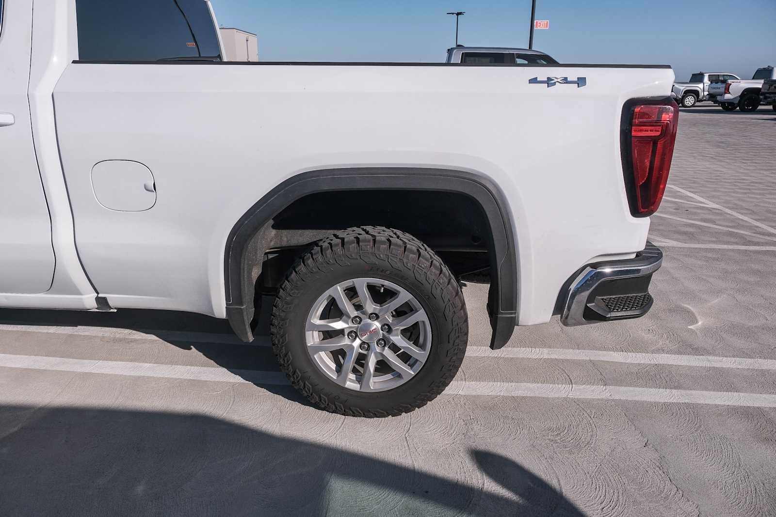 Used 2022 GMC Sierra 1500 SLE AWD/4WD image 8