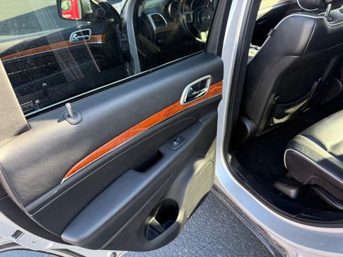 Used 2013 Jeep Grand Cherokee Overland image 9