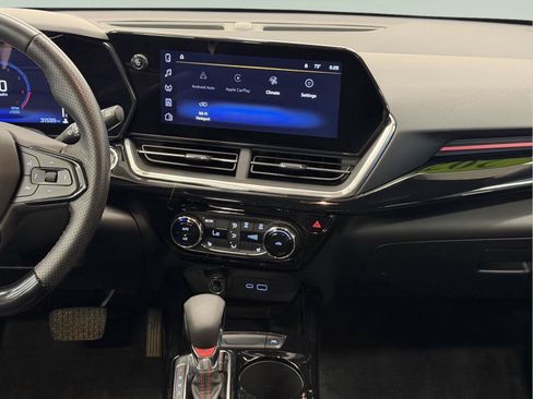 Used 2024 Chevrolet Trax RS w/ Sunroof Package FWD image 36