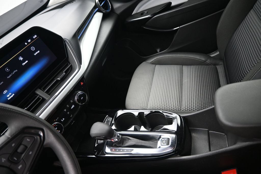 Used 2025 Chevrolet Trax LT FWD image 18