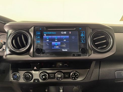 Used 2017 Toyota Tacoma TRD Sport w/ Tow Package (A/T) AWD/4WD image 25