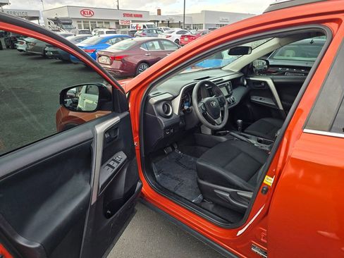 Used 2016 Toyota RAV4 LE AWD/4WD image 19