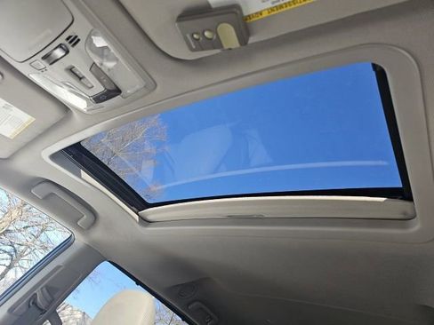 Used 2018 Toyota Sienna XLE w/ XLE Navigation Package image 5