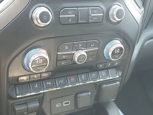 Certified 2022 GMC Sierra 2500 Denali w/ Denali Ultimate Package AWD/4WD image 27
