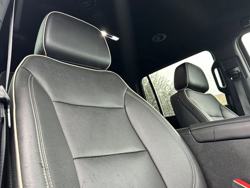 Used 2024 GMC Yukon XL SLT image 19