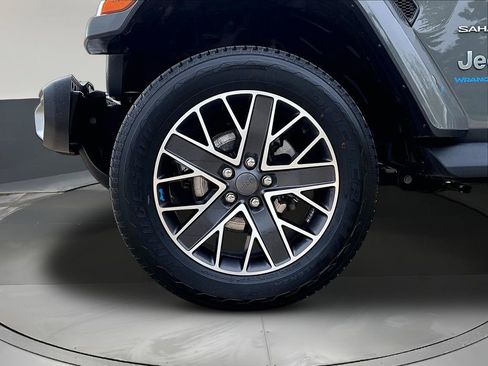 Used 2023 Jeep Wrangler Unlimited Sahara w/ Cold Weather Group AWD/4WD image 29