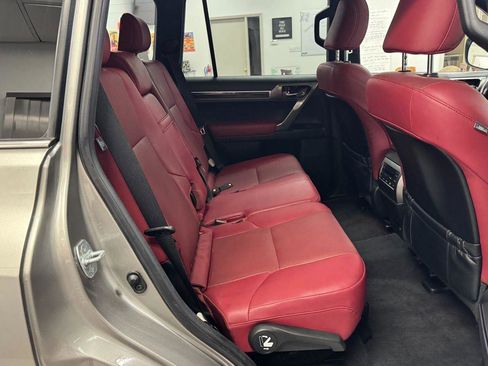 Used 2022 Lexus GX 460 Premium w/ Premium Package image 20