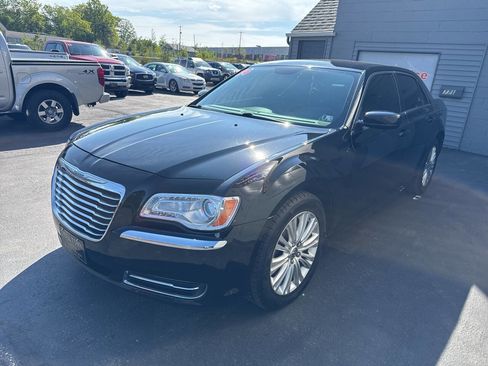 Used 2014 Chrysler 300 AWD image 3