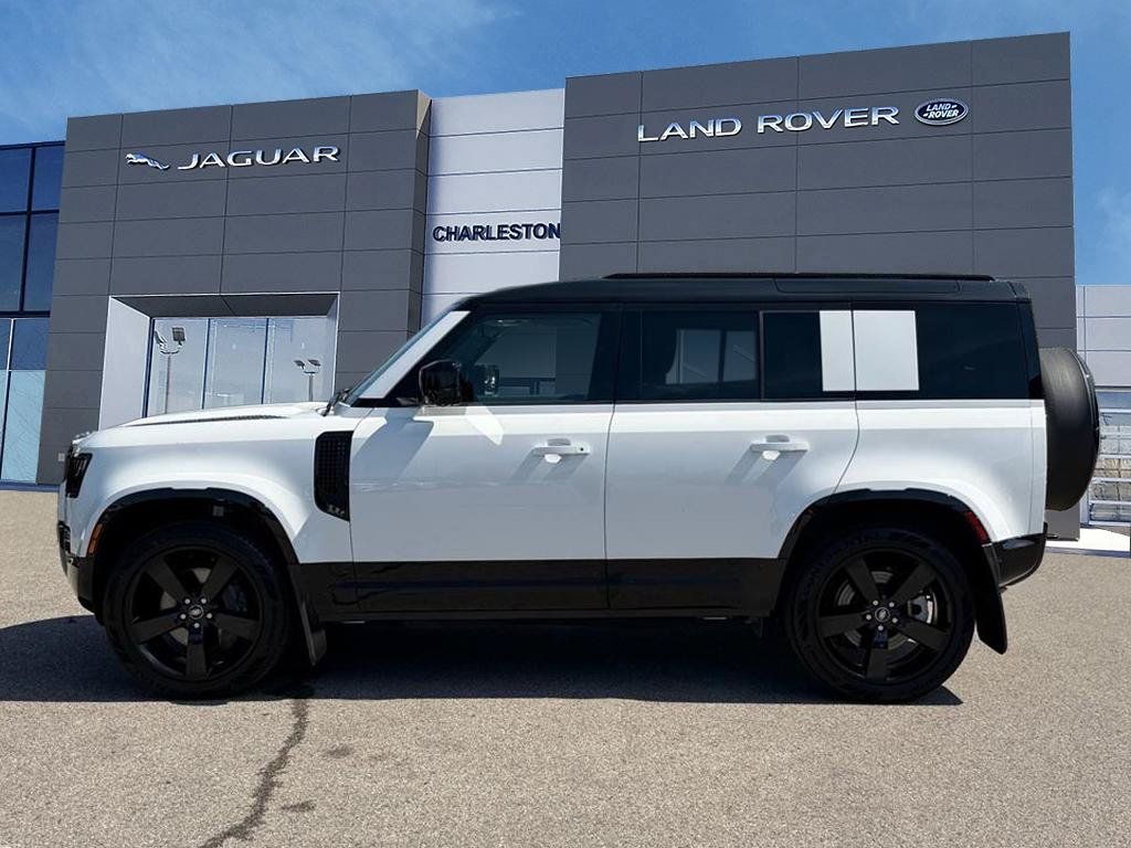 Used 2025 Land Rover Defender 110 X-Dynamic SE AWD/4WD image 2