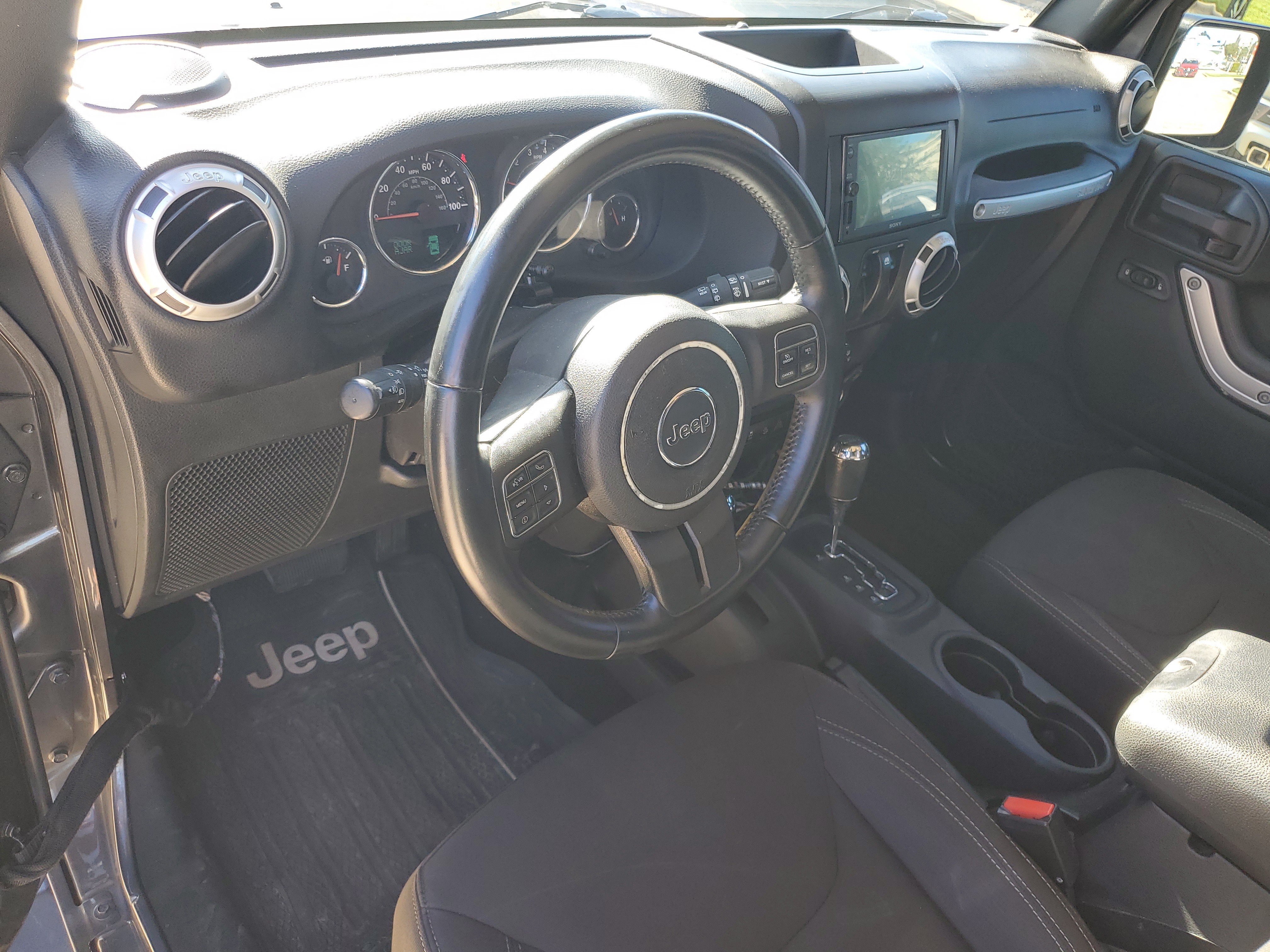 Used 2017 Jeep Wrangler Sahara w/ Connectivity Group AWD/4WD image 6