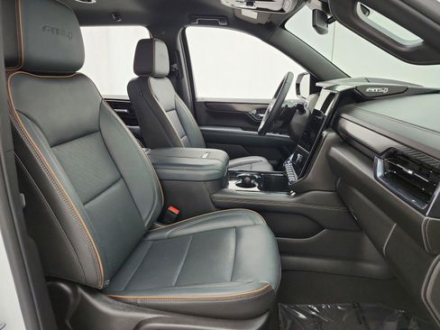 Used 2025 GMC Yukon XL AT4 image 19