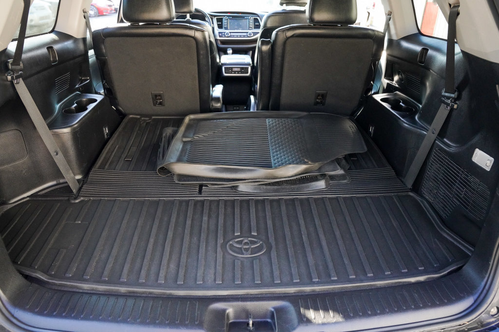 Used 2019 Toyota Highlander XLE AWD/4WD image 37