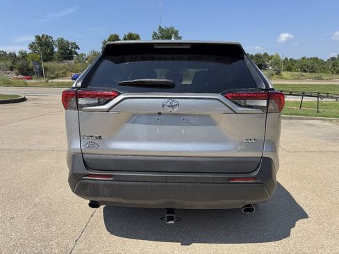 Used 2020 Toyota RAV4 XLE FWD image 6