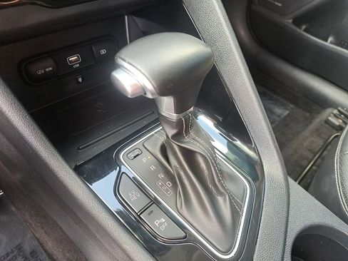 Used 2022 Kia Niro EX Premium image 25