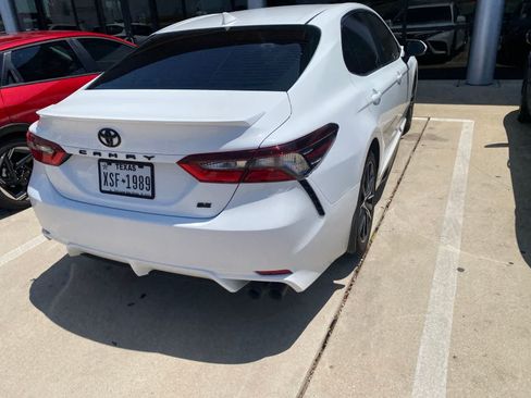 Used 2022 Toyota Camry SE FWD image 4