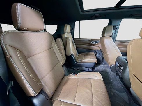 Used 2023 Chevrolet Suburban High Country RWD image 32