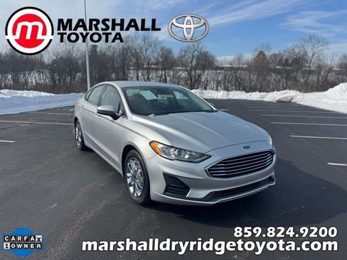 Used 2019 Ford Fusion SE image 1