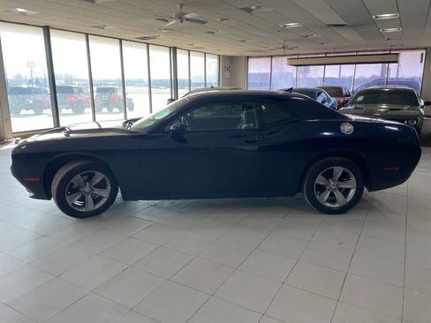 Used 2016 Dodge Challenger SXT w/ Driver Convenience Group image 4